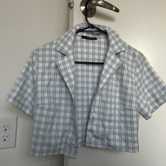 Brandy Melville crop top shirt MOVING SALE - Picture 4 of 10